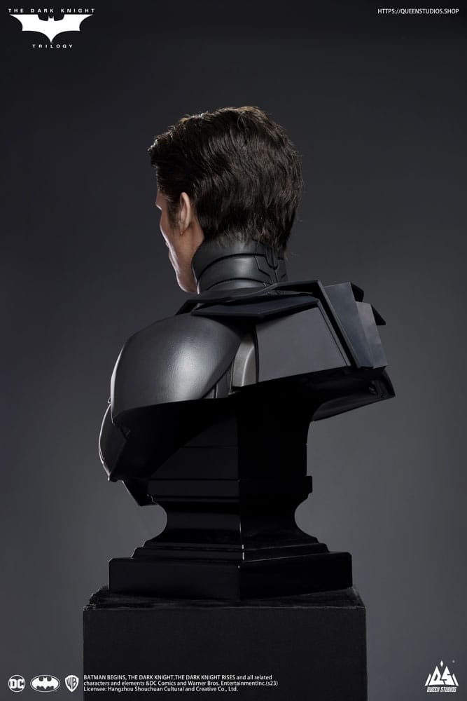 Die lebensgroße Statue des Dunklen Ritters Batman Deluxe Edition 207 cm