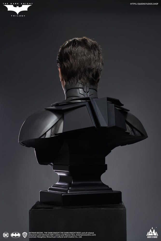 Die lebensgroße Statue des Dunklen Ritters Batman Deluxe Edition 207 cm