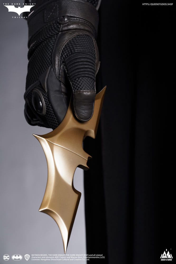 Die lebensgroße Statue des Dunklen Ritters Batman Deluxe Edition 207 cm