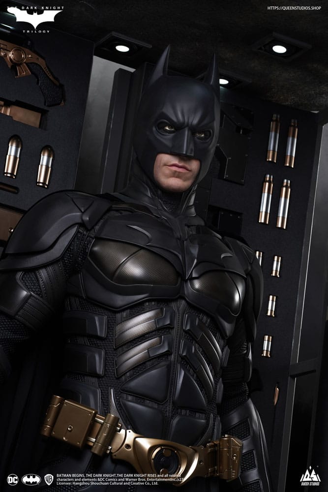 Die lebensgroße Statue des Dunklen Ritters Batman Ultimate Edition 207 cm