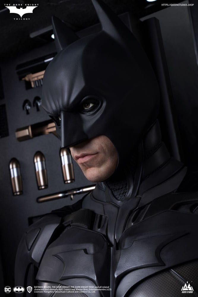 Die lebensgroße Statue des Dunklen Ritters Batman Ultimate Edition 207 cm