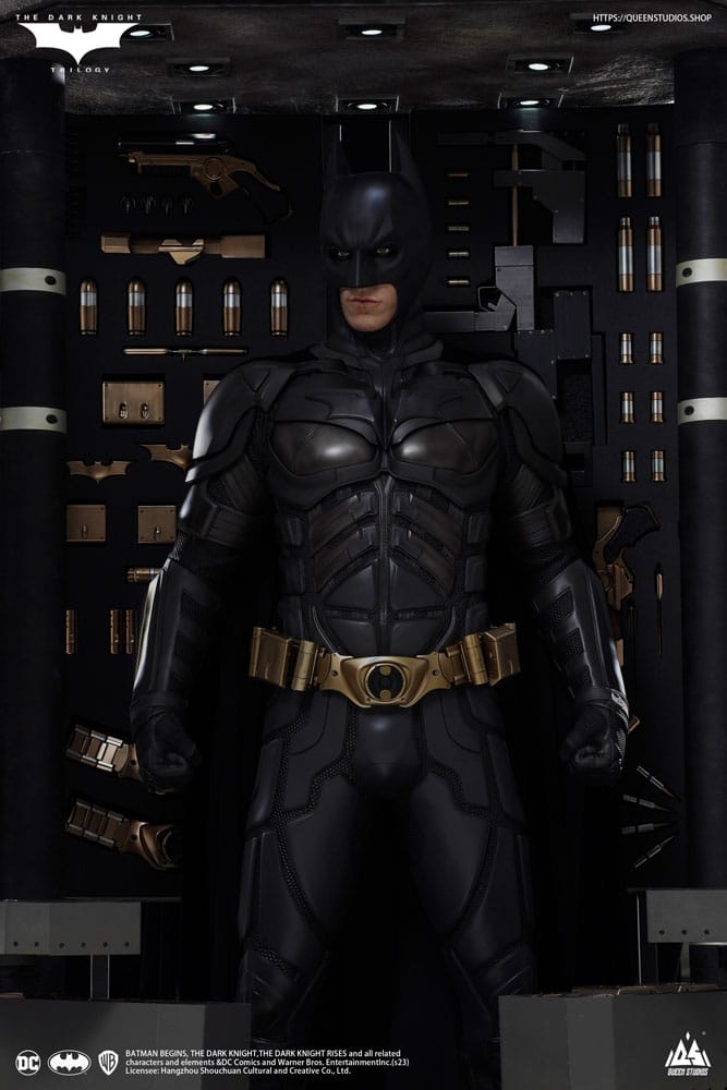 Die lebensgroße Statue des Dunklen Ritters Batman Ultimate Edition 207 cm