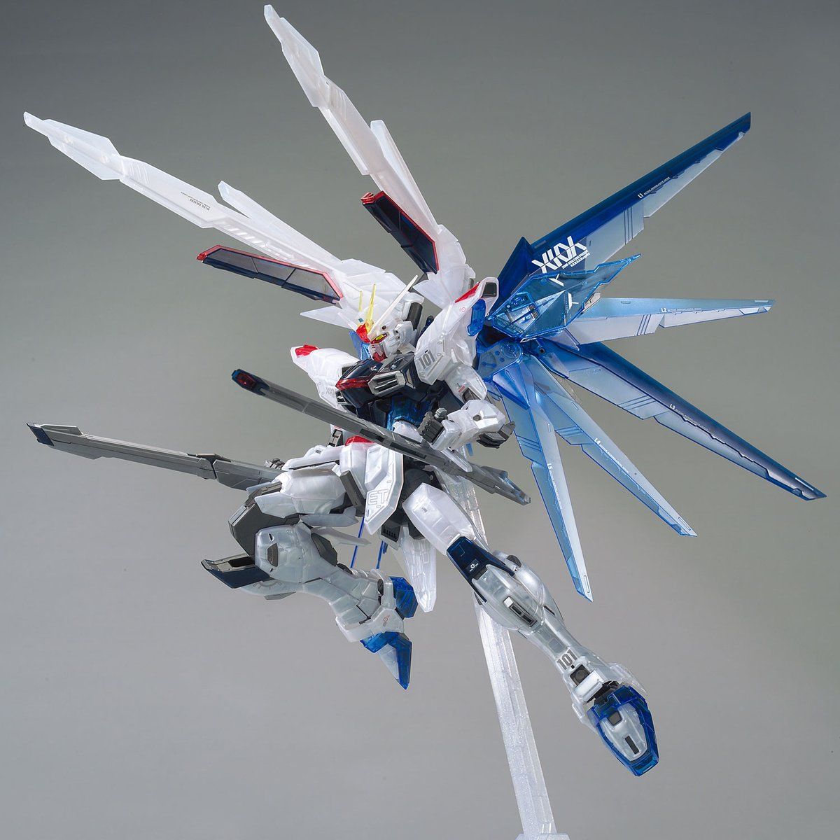 MG 1/100 Gundam Base Limited Freedom Gundam Ver.2.0 [Clear Color]