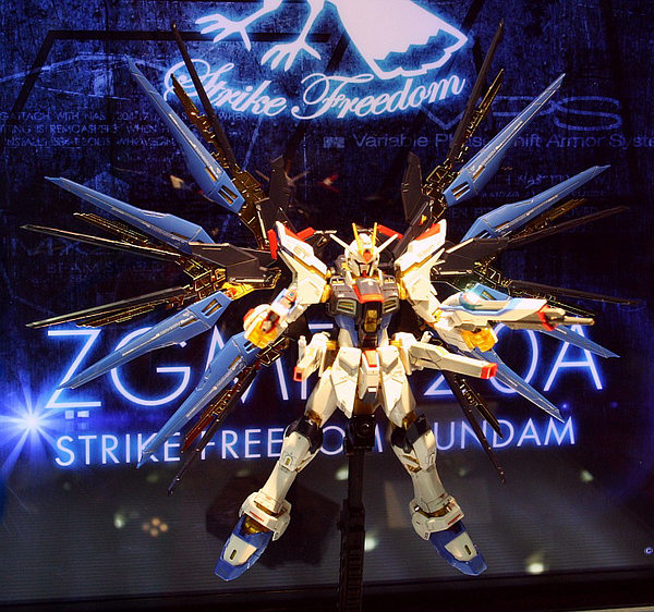 RG Gundam ZGMF-X20A Strike freedom 1/144 - gundam-store.dk