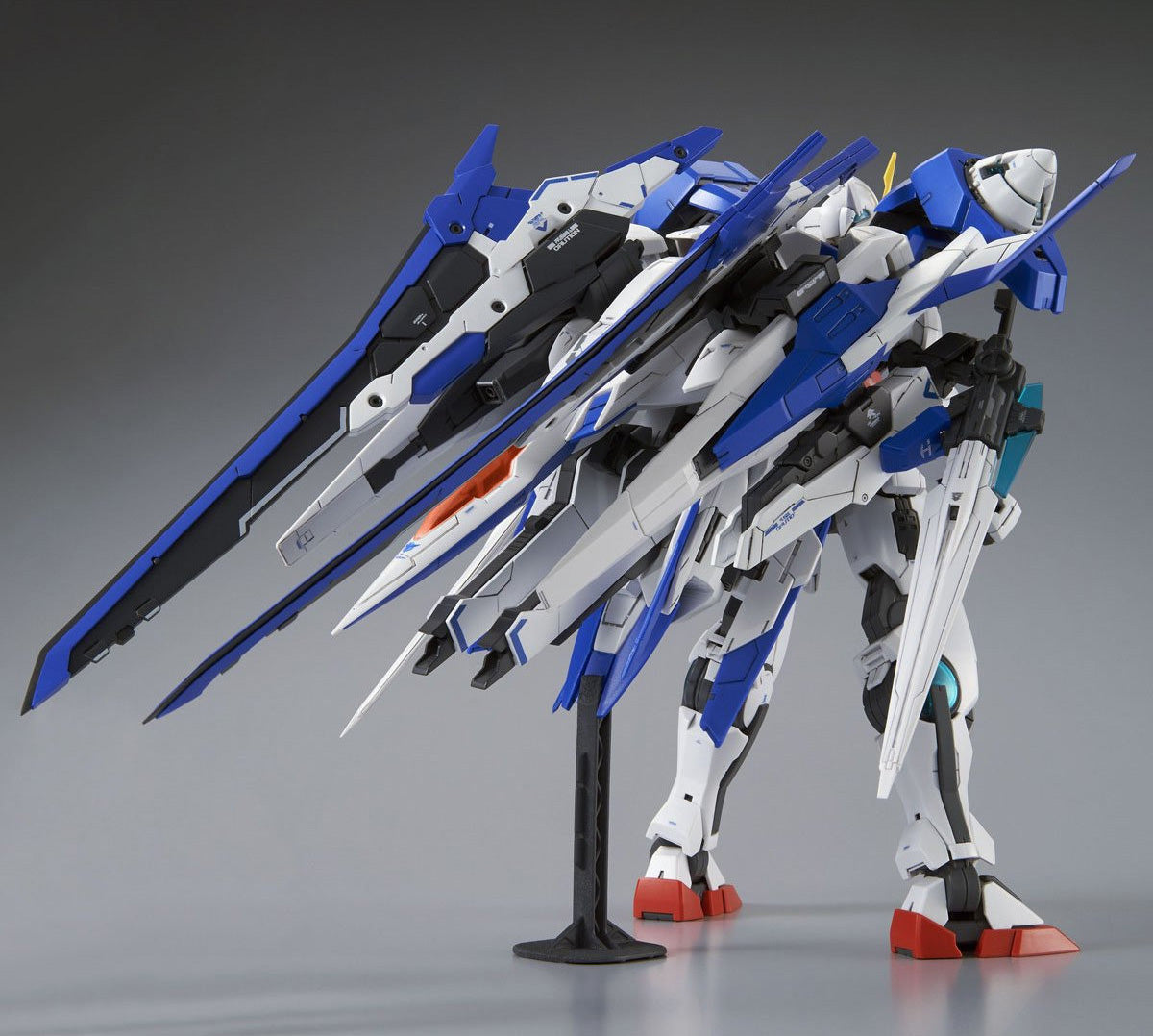 *PREORDER* MG Gundam GN-0000+GNR-010/XN 00 XN Raiser 1/100 - gundam-store.dk