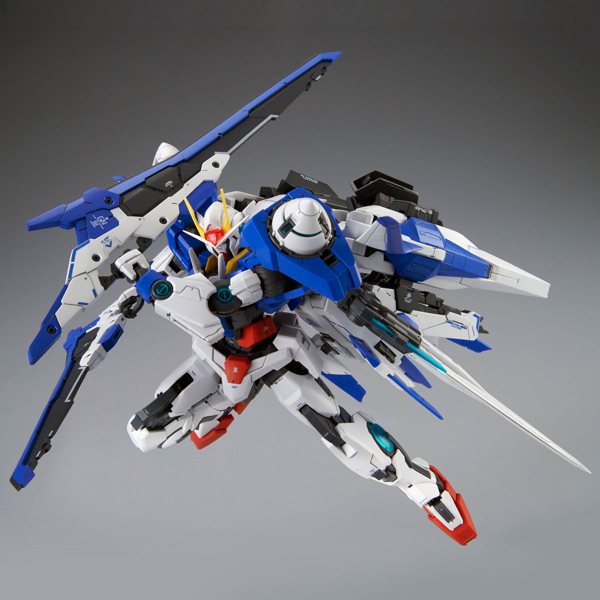 *PREORDER* MG Gundam GN-0000+GNR-010/XN 00 XN Raiser 1/100 - gundam-store.dk