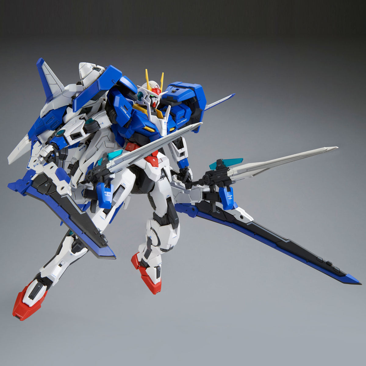 *PREORDER* MG Gundam GN-0000+GNR-010/XN 00 XN Raiser 1/100 - gundam-store.dk