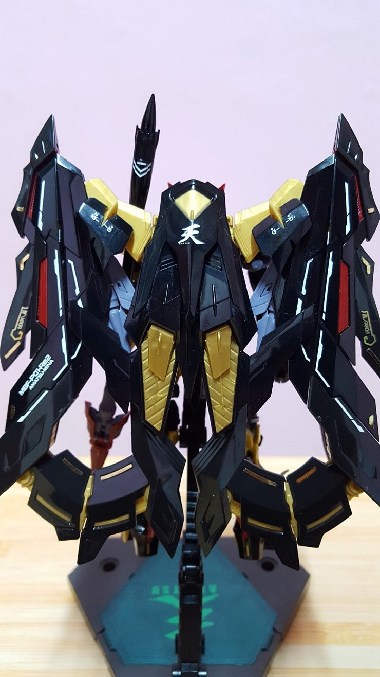 RG ASTRAY GOLD FRAME AMATSU + AMATSU MINA HOLO WATER DECAL - gundam-store.dk