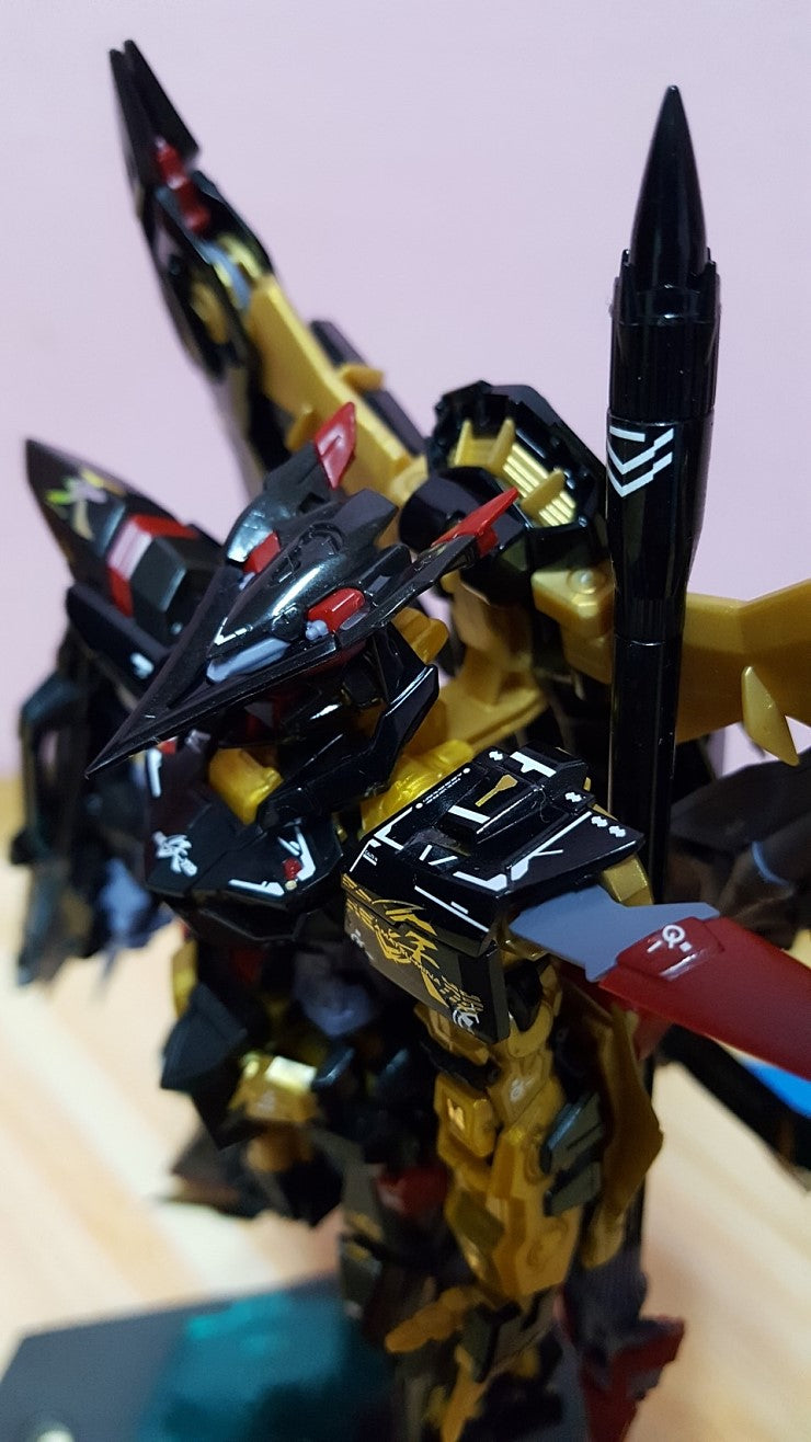 RG ASTRAY GOLD FRAME AMATSU + AMATSU MINA HOLO WATER DECAL - gundam-store.dk