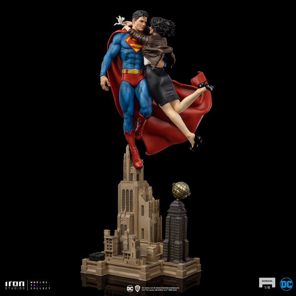 DC Comics Diorama 1/6 Superman & Lois 57 cm